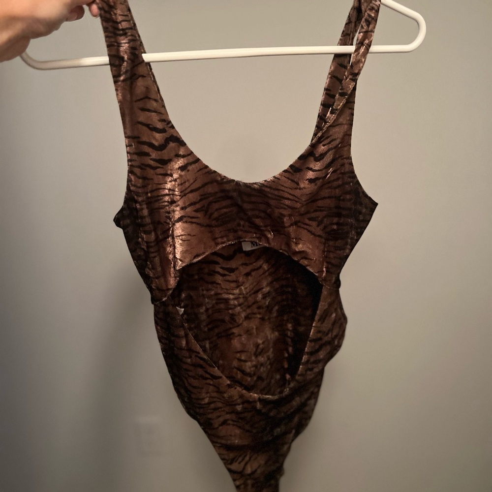 Tiger mist cut out bodysuit 🤍